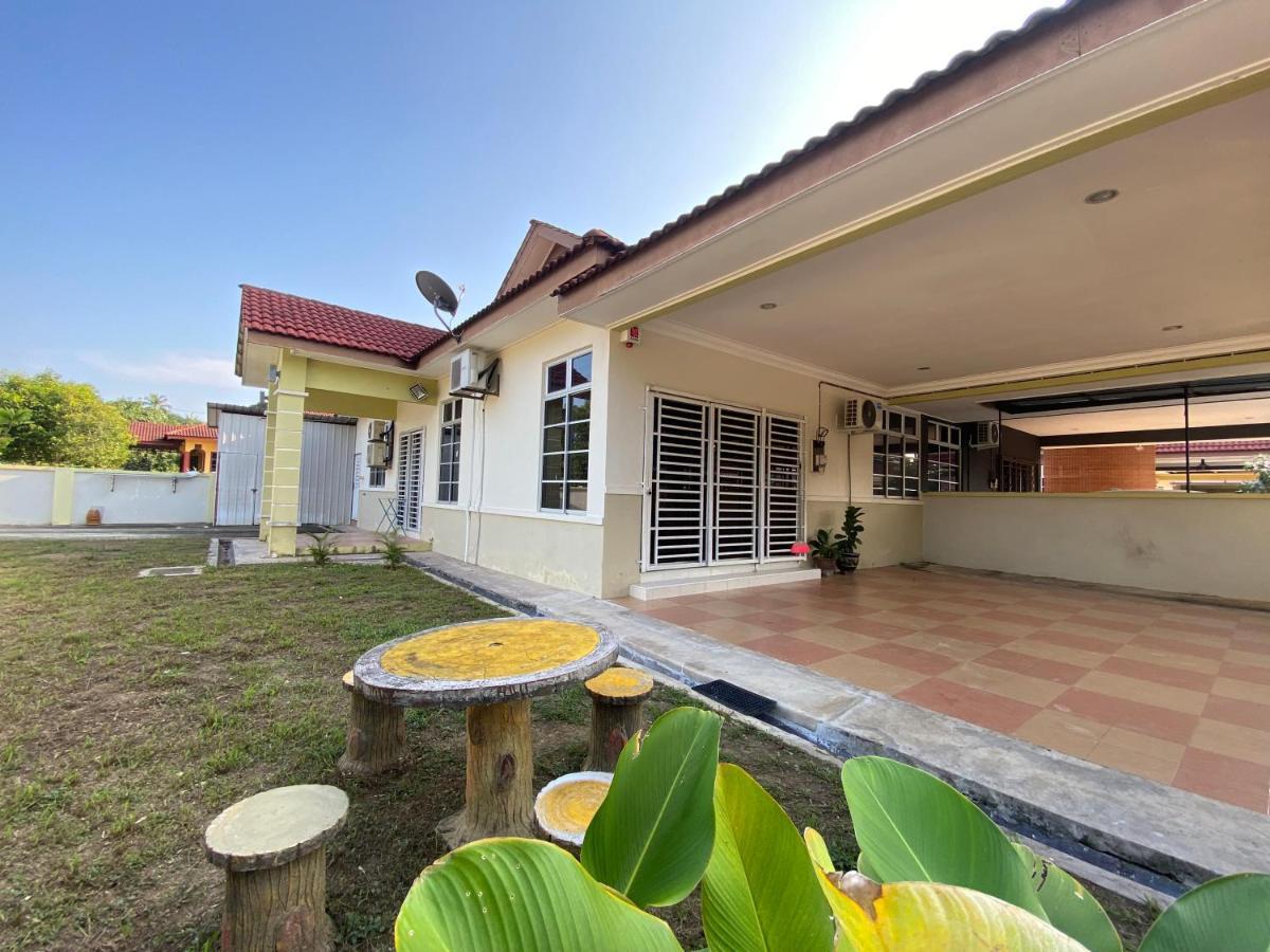 Ar Rahman Kemaman Holiday home *